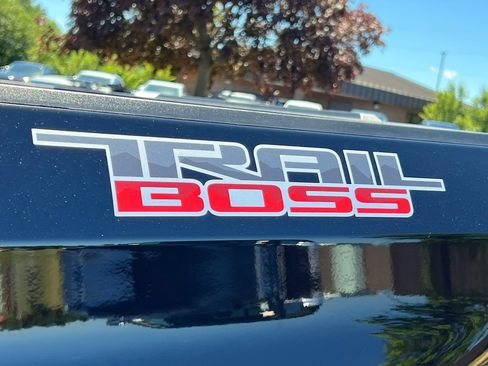 Used 2026 Chevrolet Silverado 1500 LT Trail Boss w/ Convenience Package II AWD/4WD image 15