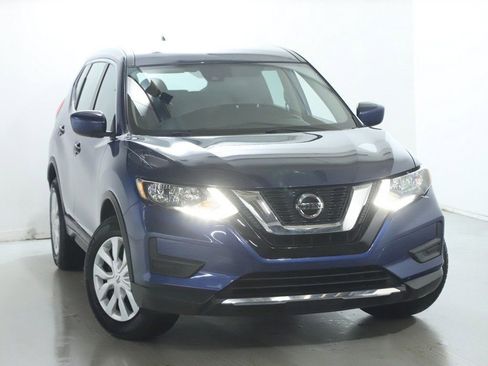 Used 2020 Nissan Rogue S image 2