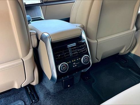 Used 2026 Land Rover Range Rover SE AWD/4WD image 13