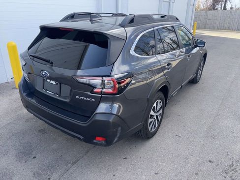 Used 2024 Subaru Outback Premium AWD/4WD image 3