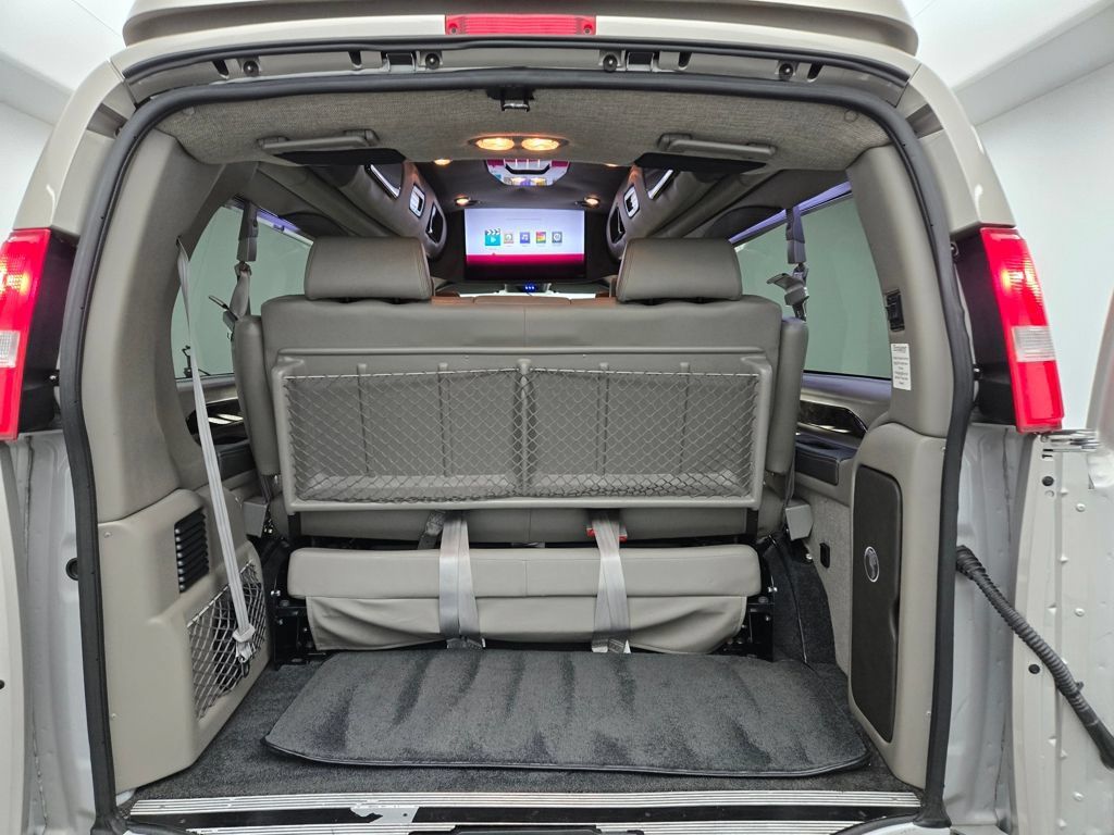 Used 2023 Chevrolet Express 2500 Extended RWD image 7