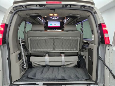 Used 2023 Chevrolet Express 2500 Extended image 7