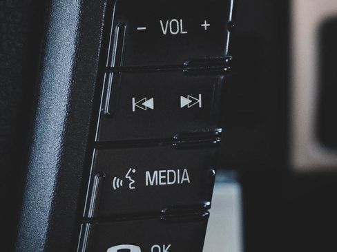 Used 2012 Ford F150 XLT w/ XLT Chrome Pkg image 9