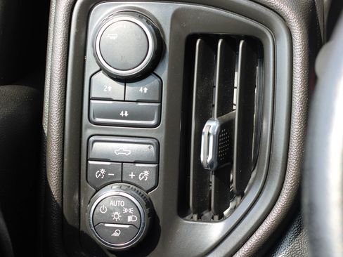 Used 2020 Chevrolet Silverado 2500 Custom w/ Custom Value Package image 19