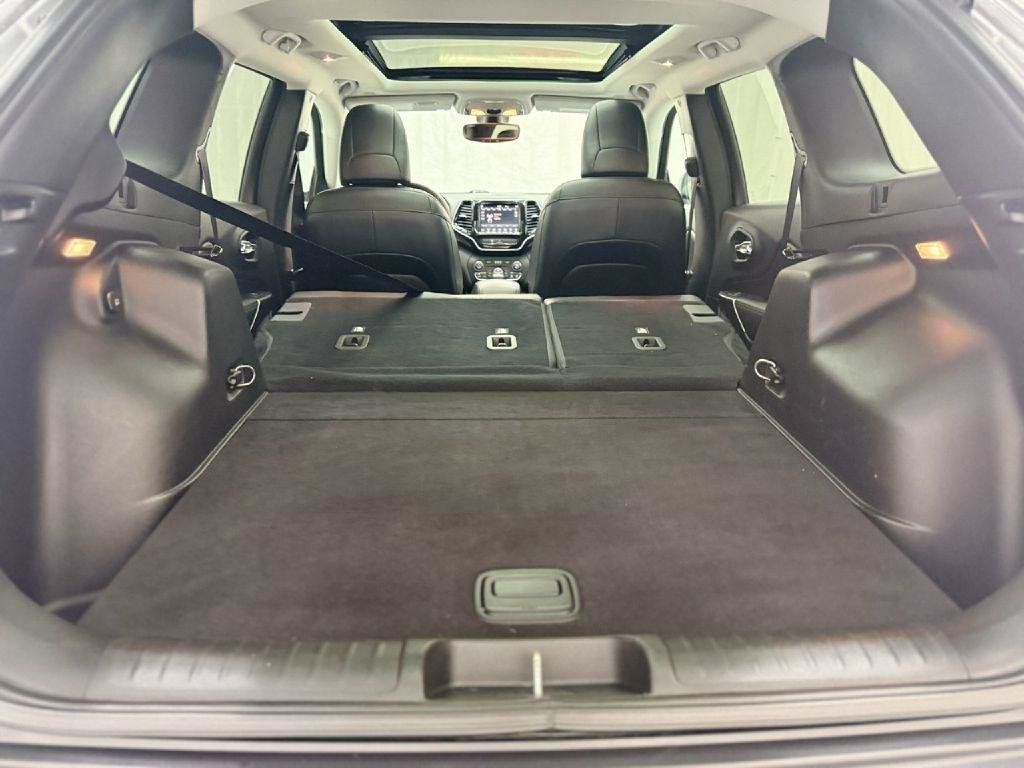 Used 2019 Jeep Cherokee Limited AWD/4WD image 29