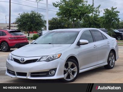 Used 2014 Toyota Camry SE w/ Moonroof Package