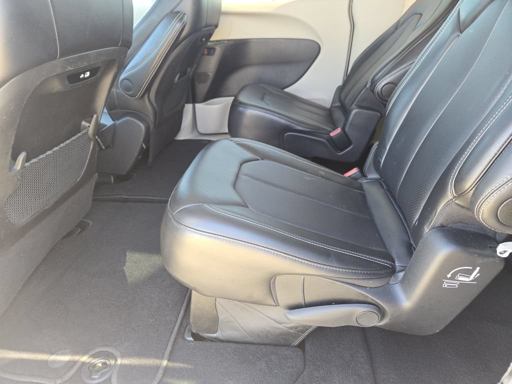Used 2024 Chrysler Pacifica Touring-L FWD image 30