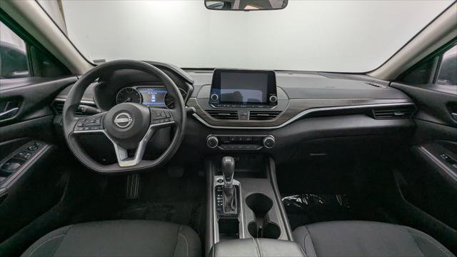 Used 2025 Nissan Altima 2.5 SV FWD image 23
