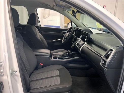 Used 2022 Kia Sorento LX FWD image 11