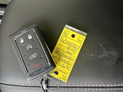 New 2025 Jeep Grand Cherokee Altitude image 28