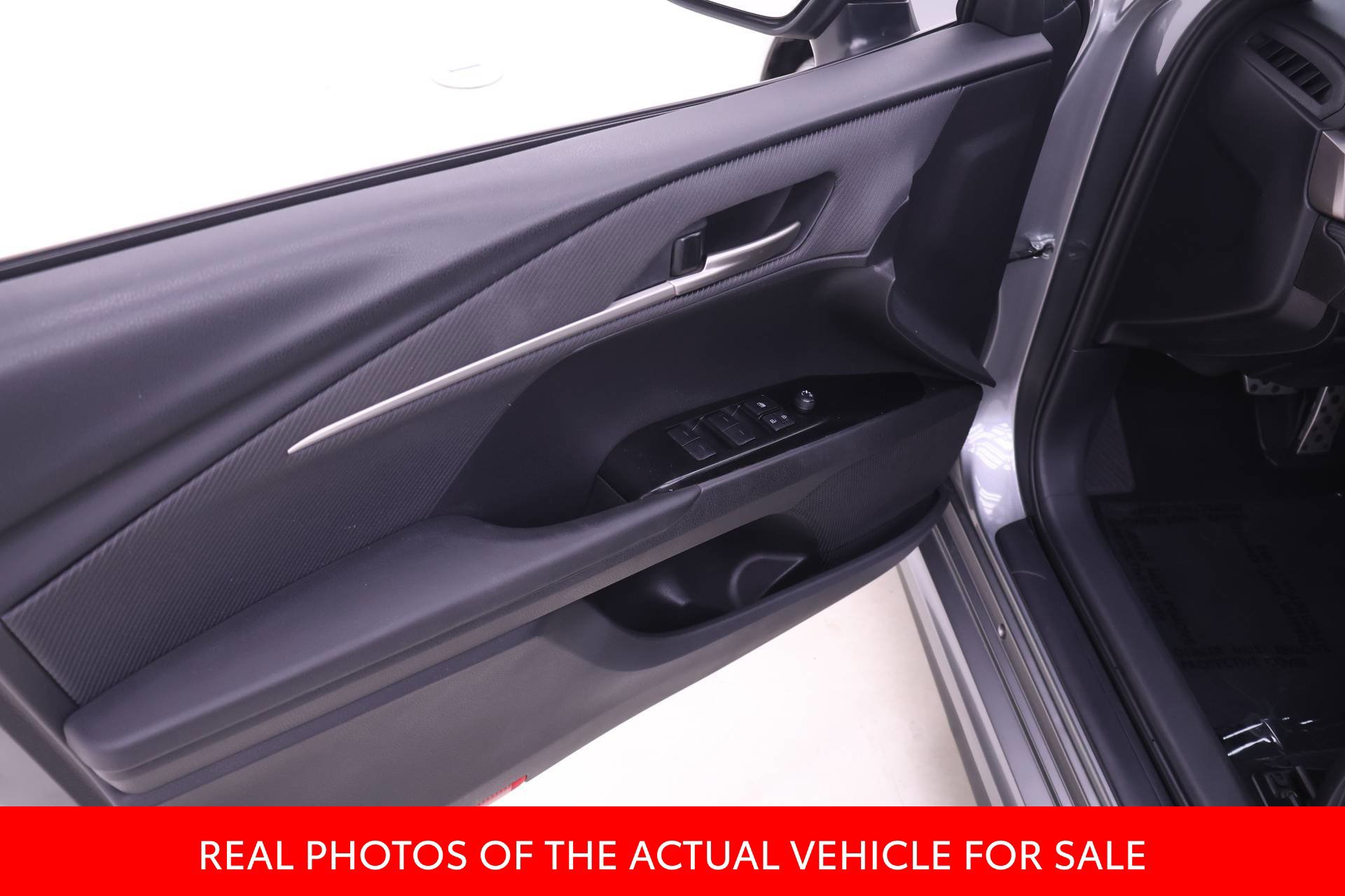 Certified 2025 Toyota Camry SE FWD image 9