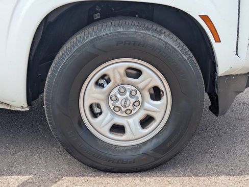 Used 2022 Nissan Frontier S RWD image 9