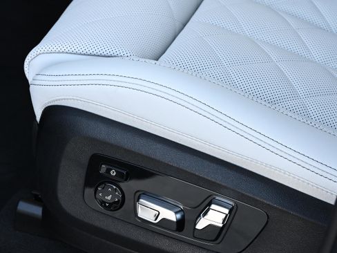 New 2026 BMW X5 xDrive50e w/ Executive Package image 25