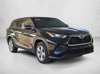 Used 2023 Toyota Highlander L FWD video 3