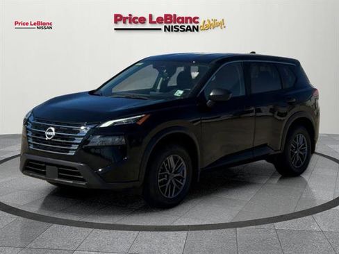 Used 2025 Nissan Rogue S image 2