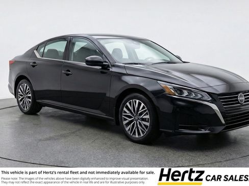 Used 2025 Nissan Altima 2.5 SV FWD image 1