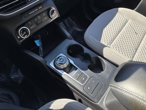 Used 2022 Ford Escape SE image 26
