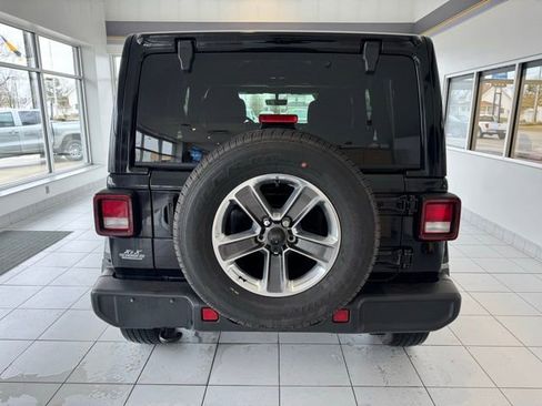 Used 2021 Jeep Wrangler Unlimited Sahara w/ Uconnect 4C Nav & Sound Group image 5