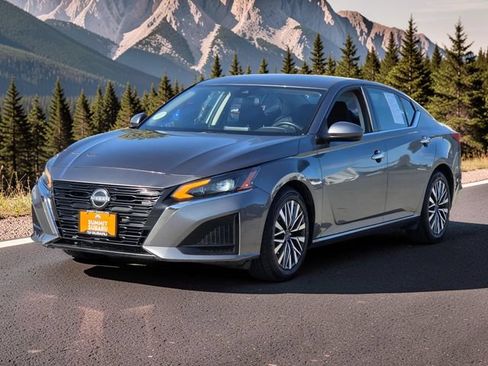 Used 2023 Nissan Altima 2.5 SV FWD image 4