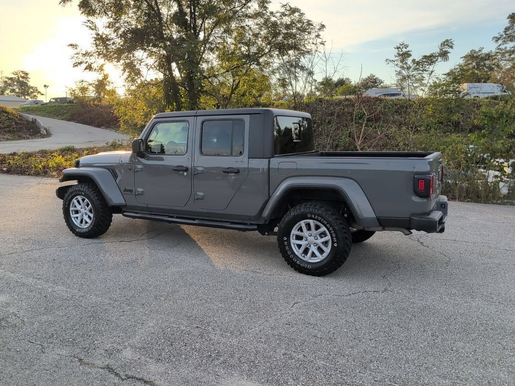 Used 2023 Jeep Gladiator Sport AWD/4WD image 4