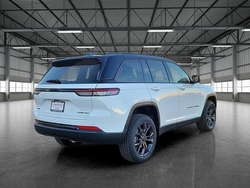 New 2025 Jeep Grand Cherokee Limited image 4