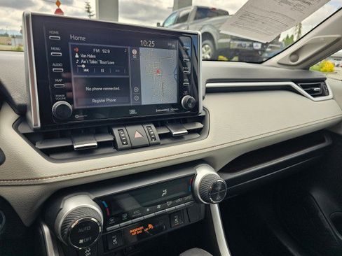 Used 2020 Toyota RAV4 Limited image 35