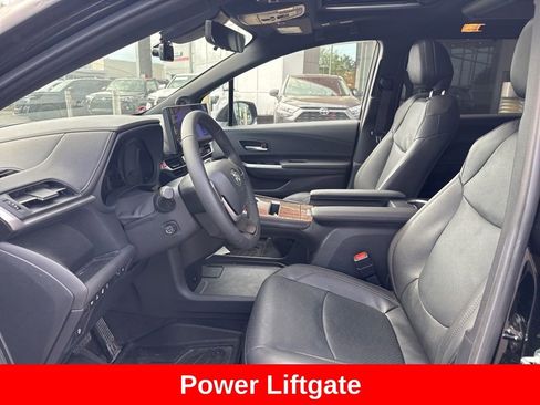Used 2025 Toyota Sienna Platinum AWD/4WD image 11