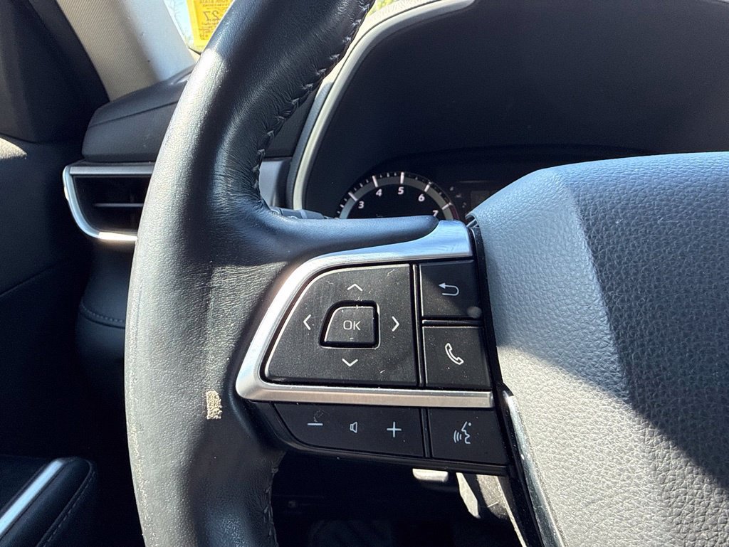 Used 2021 Toyota Highlander XLE AWD/4WD image 12