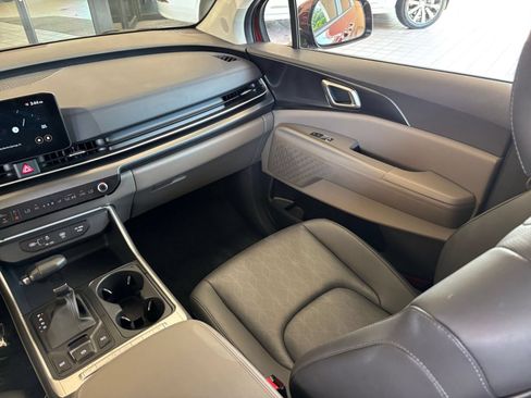 Used 2026 Kia Carnival FWD image 37