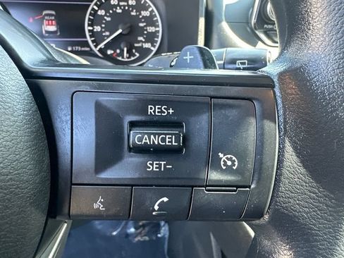 Used 2023 Nissan Rogue S AWD/4WD image 32
