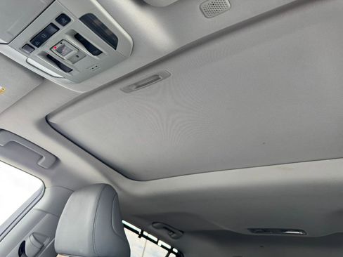 Used 2020 Toyota Highlander Limited image 29