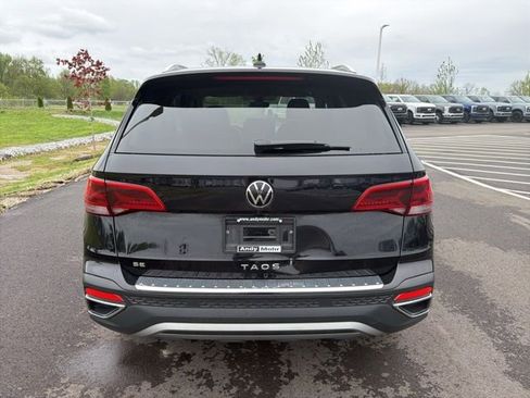 Used 2023 Volkswagen Taos SE w/ Black Wheel Package image 8