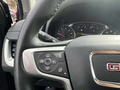 Used 2024 GMC Terrain SLT image 31