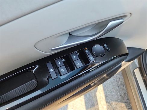 New 2025 Hyundai Tucson Limited image 16