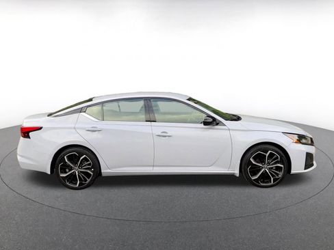 Used 2025 Nissan Altima 2.5 SR FWD image 16