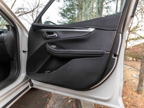 Used 2019 Chevrolet Impala LT image 32