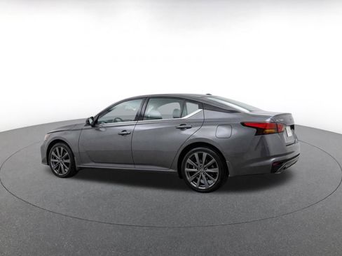 Used 2025 Nissan Altima 2.5 SV FWD image 6