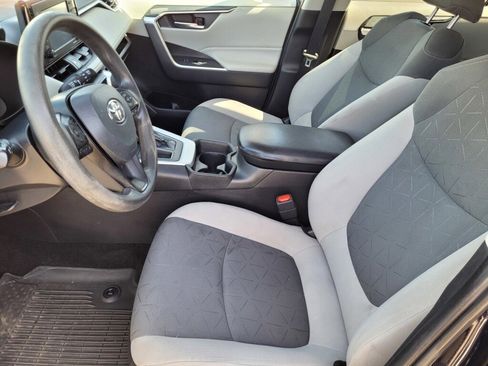 Used 2020 Toyota RAV4 XLE w/ Convenience Package image 11