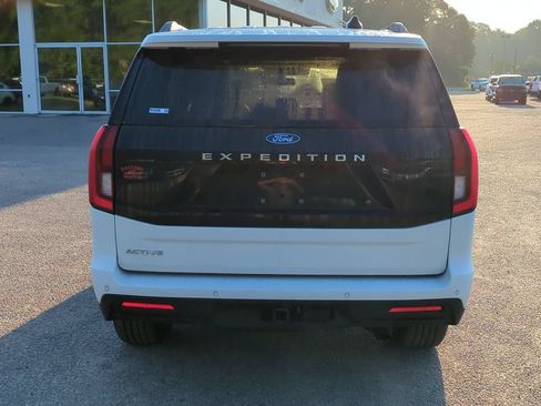 Used 2025 Ford Expedition Active RWD image 5