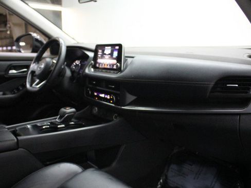 Used 2023 Nissan Rogue SV w/ SV Premium B Package image 21