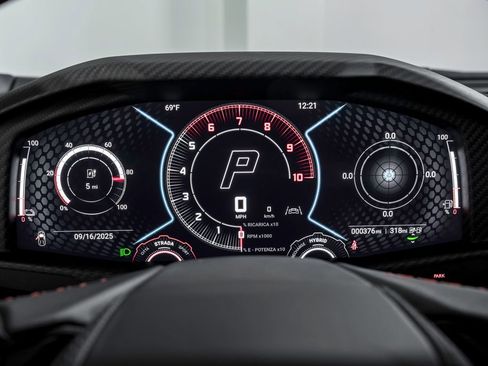 Used 2024 Lamborghini Revuelto image 15