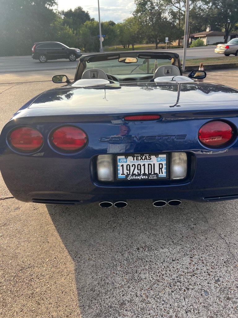 Used 2004 Chevrolet Corvette Convertible w/ Preferred Equipment Group RWD image 17