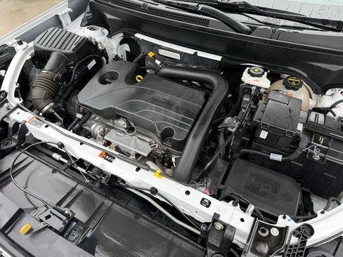 Used 2024 GMC Terrain SLT image 33