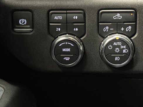 Used 2024 GMC Sierra 1500 Elevation image 24
