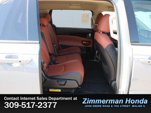 Used 2024 Kia Carnival SX FWD image 9