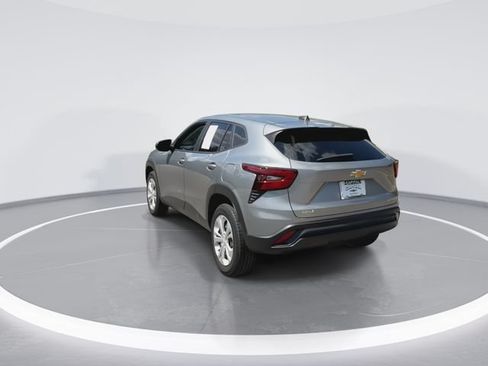 Used 2024 Chevrolet Trax LS FWD image 9