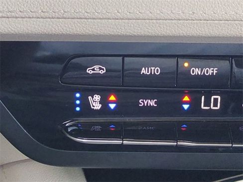 Used 2023 Buick Envision Avenir image 23