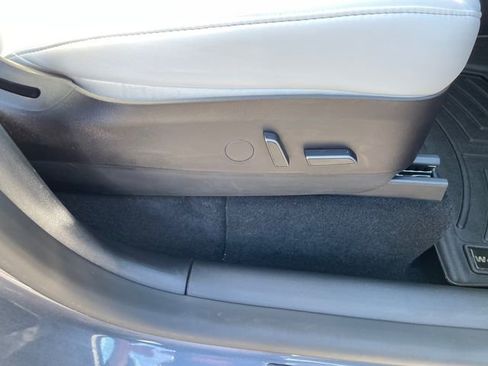 Used 2023 Tesla Model Y Performance image 36