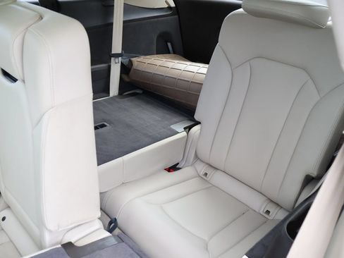 Used 2019 Audi Q7 3.0T Prestige w/ Prestige Package AWD/4WD image 18