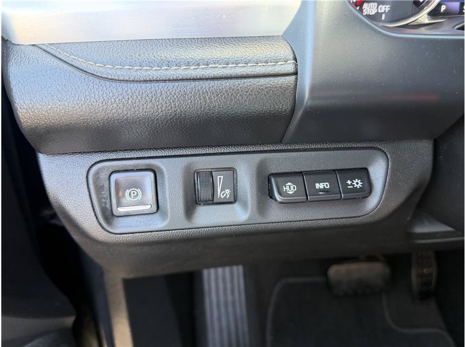 Used 2020 GMC Acadia SLT w/ Driver Alert Package II FWD image 28